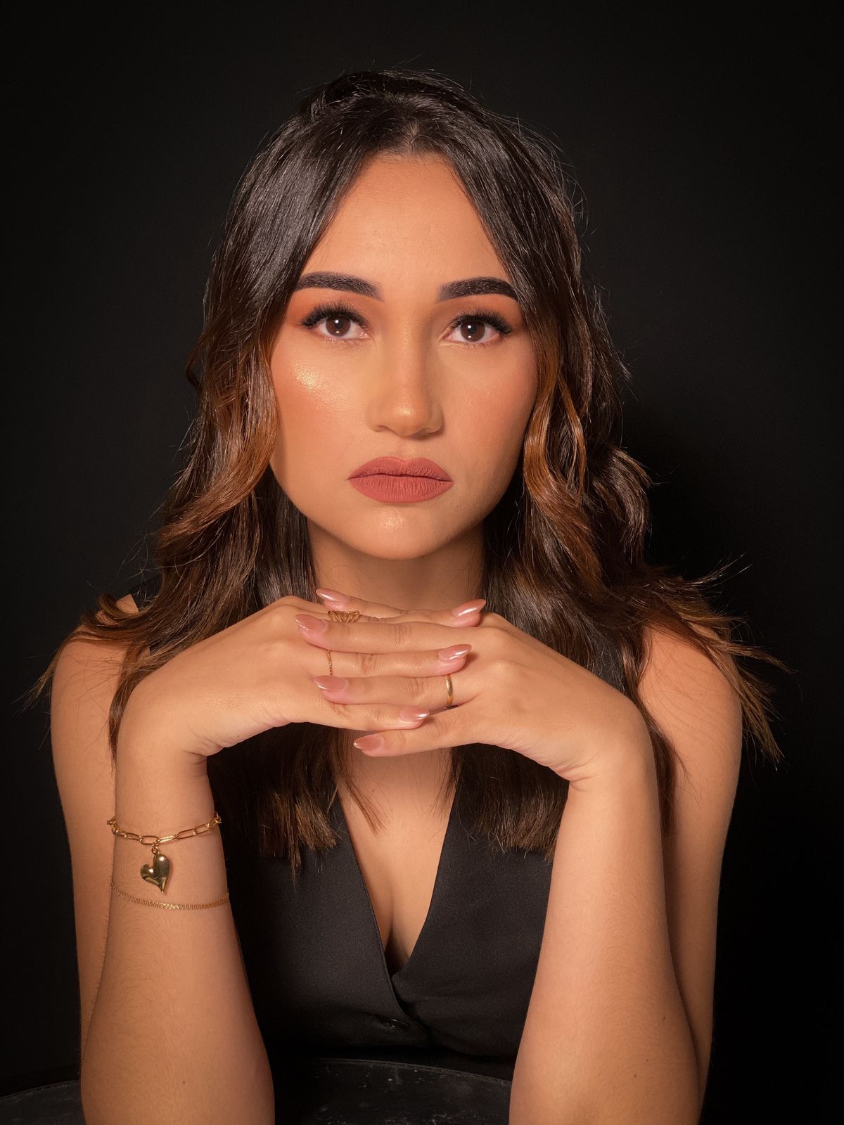 Anna Costa - Especialista em extensão de cílios e design de sobrancelhas